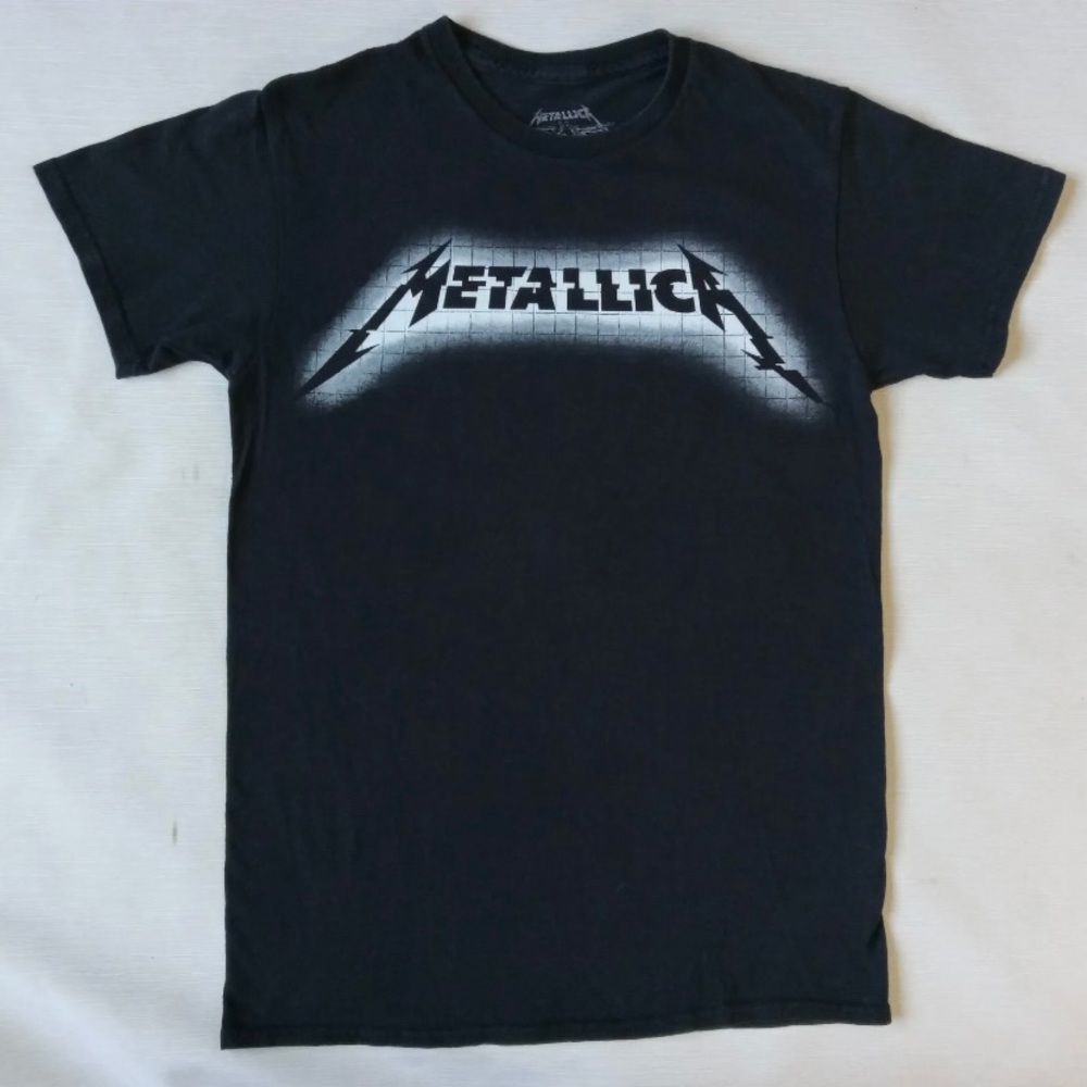 Black Metallica tshirt enjoy the show